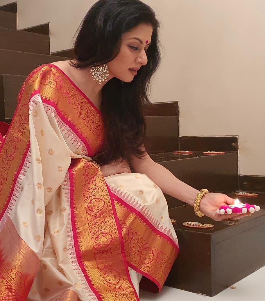 Admirable Beige Soft Banarasi Silk Saree With Unique Blouse Piece