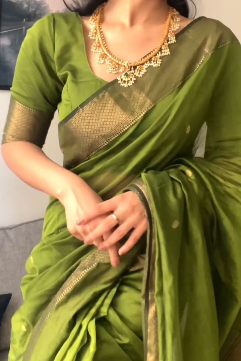 Fancifull Green Cotton Silk Saree With Hypnotic Blouse Piece