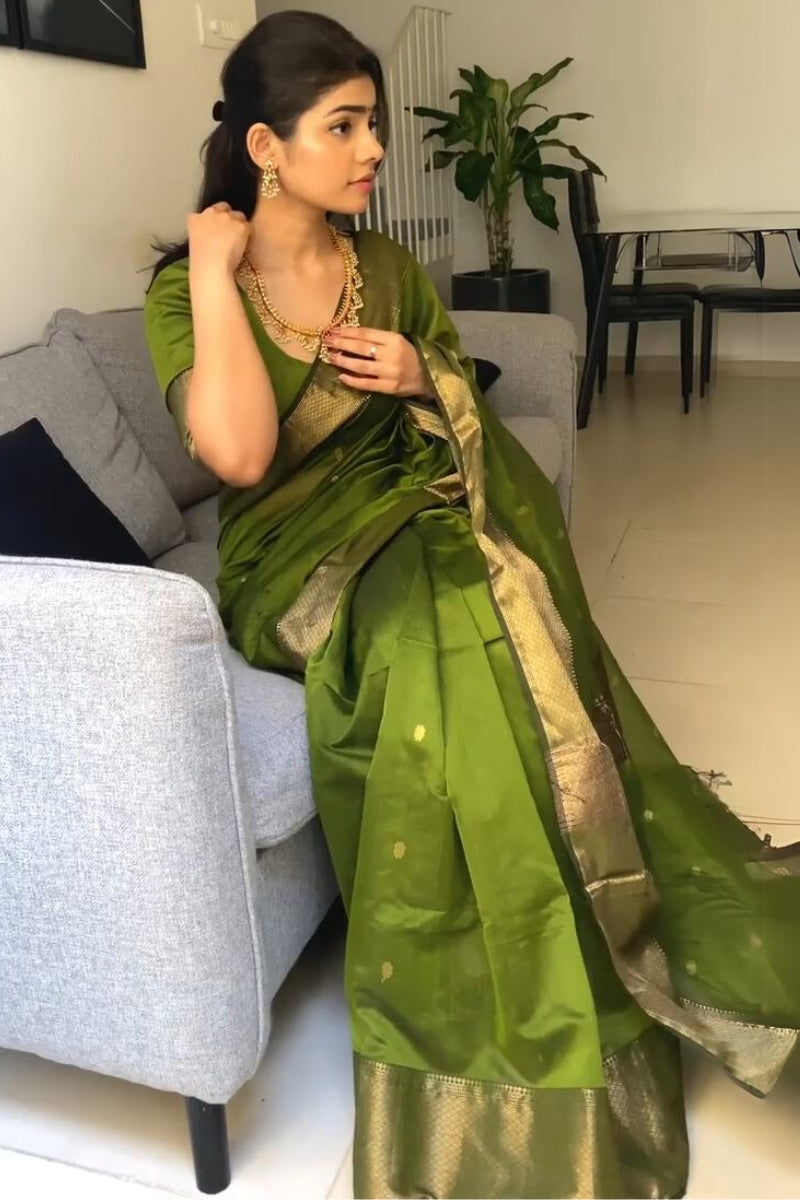 Fancifull Green Cotton Silk Saree With Hypnotic Blouse Piece