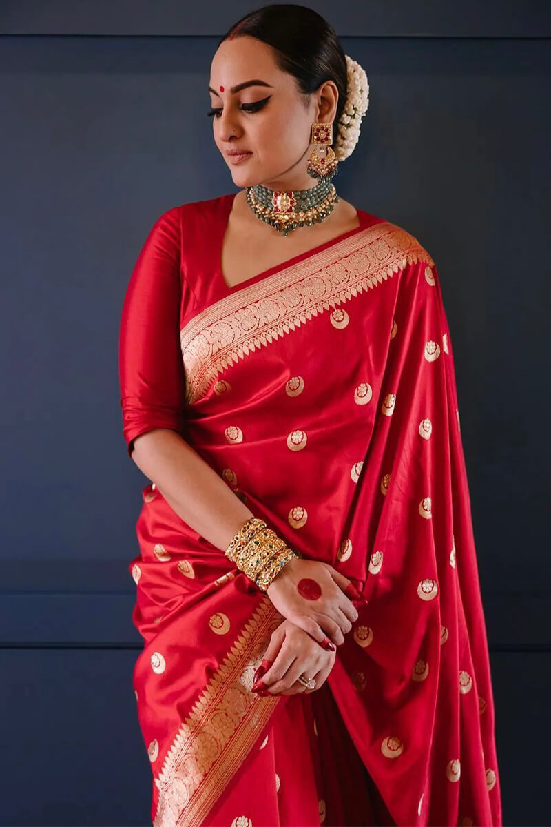 Gratifying Red Soft Silk Saree With Felicitous Blouse Piece