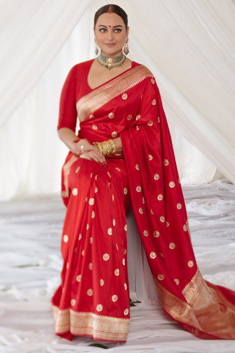 Gratifying Red Soft Silk Saree With Felicitous Blouse Piece