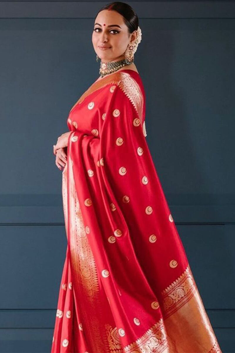 Gratifying Red Soft Silk Saree With Felicitous Blouse Piece