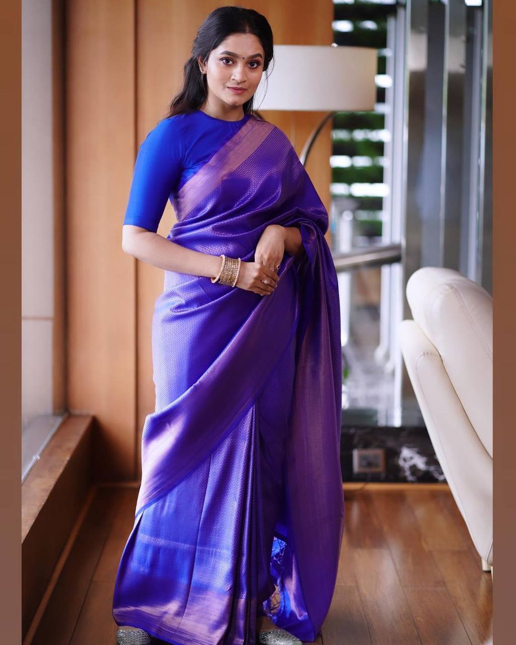 Adoring Blue Soft Silk Saree With Tempting Blouse Piece