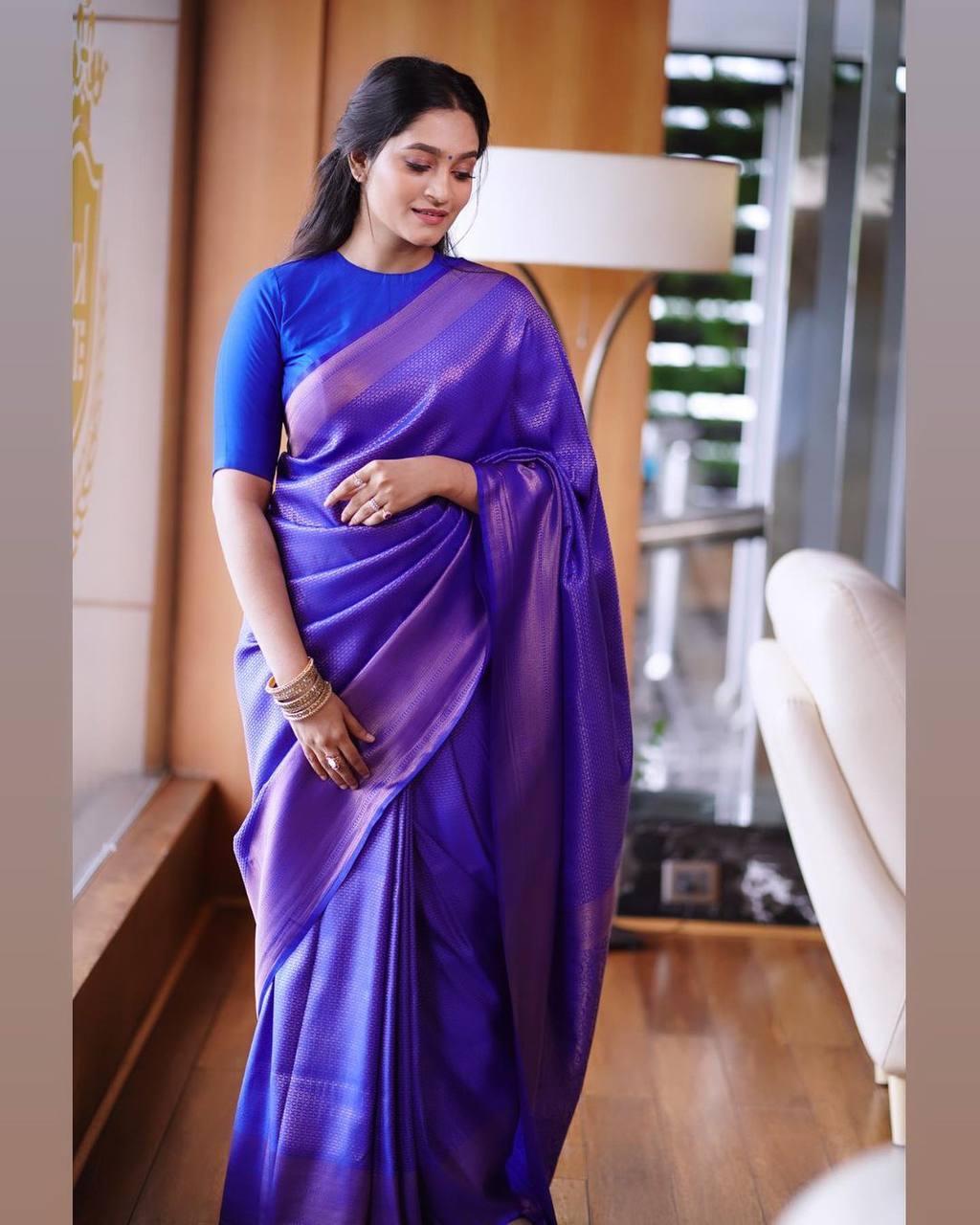 Adoring Blue Soft Silk Saree With Tempting Blouse Piece