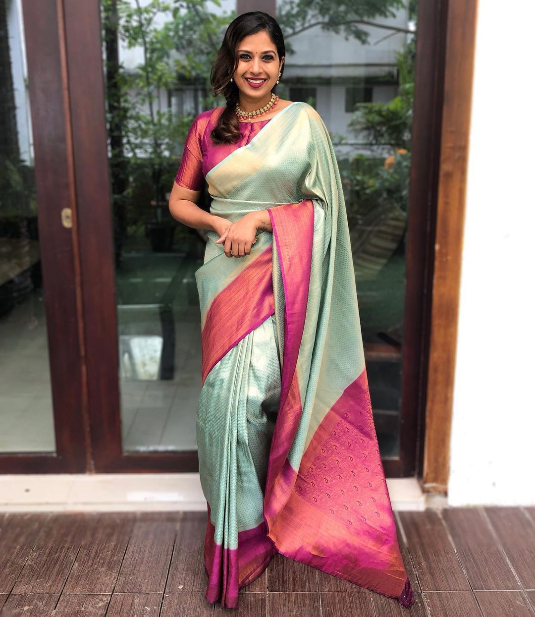 A glam Sea Green Soft Banarasi Silk Saree With Adoring Blouse Piece