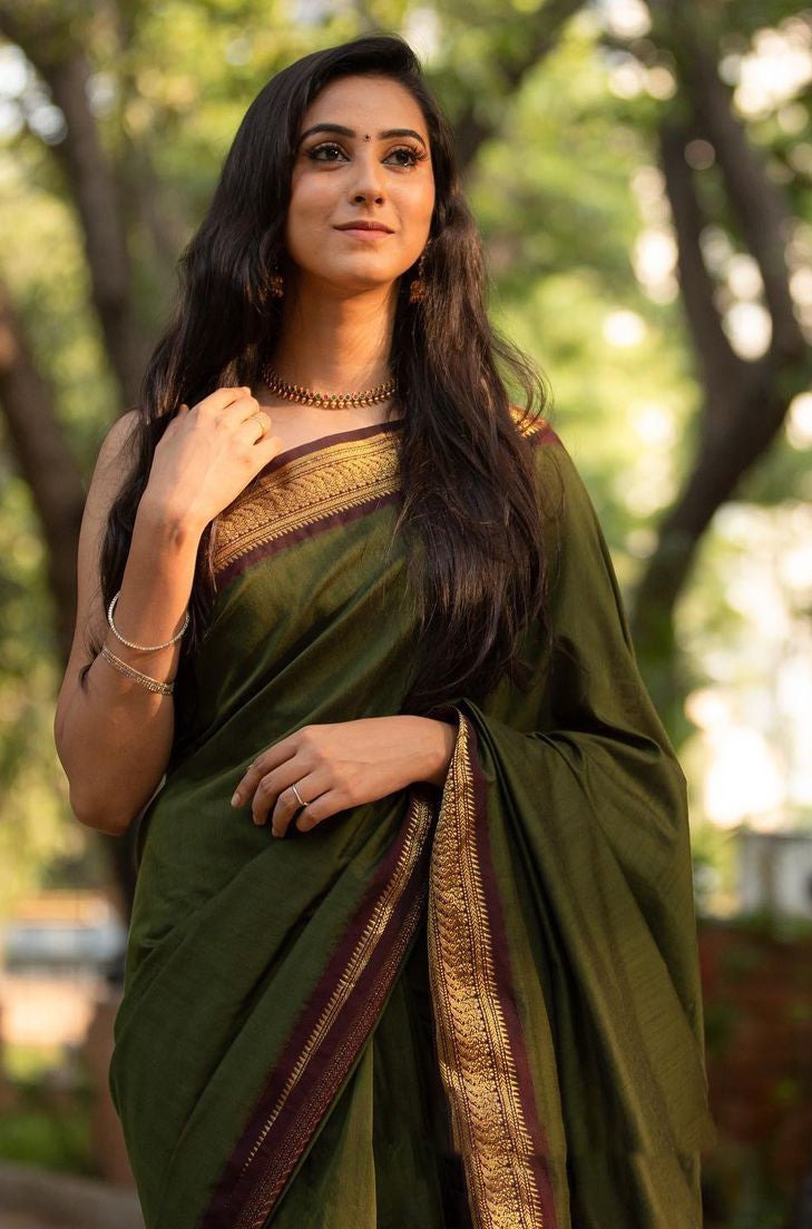 Adorning Green Soft Banarasi Silk Saree With Beauteous Blouse Piece