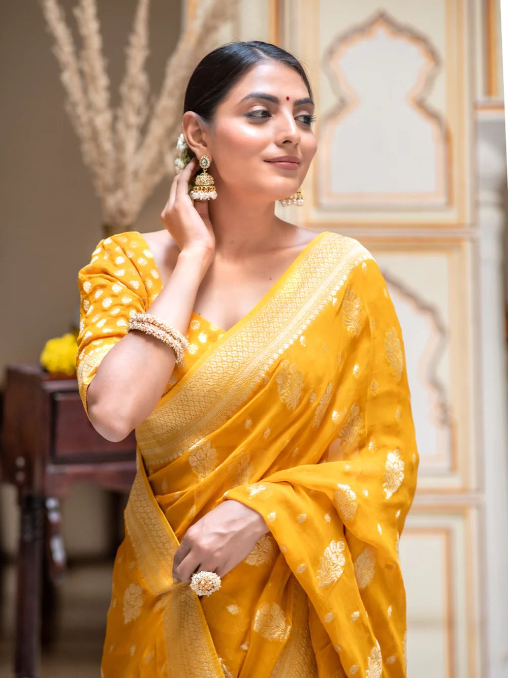 Hypnotic Yellow Soft Banarasi Silk Saree With Impressive Blouse Piece