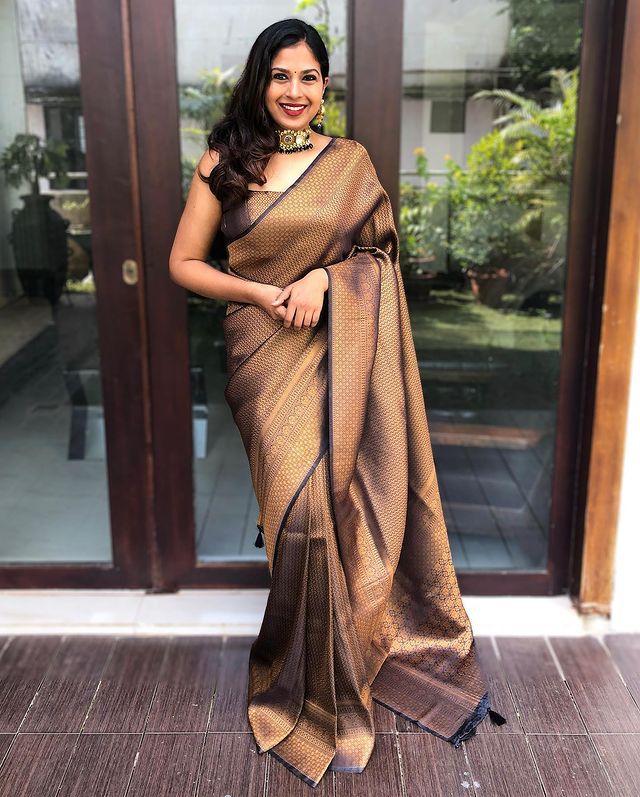 Exuberant Black Soft Silk Saree With Serendipity Blouse Piece