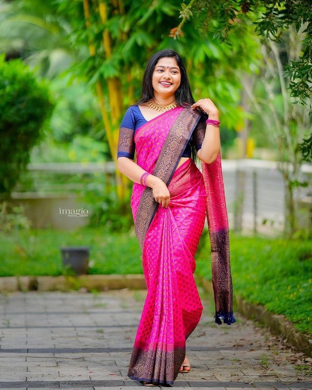 Exuberant Dark Pink Soft Silk Saree With Unequalled Blouse Piece