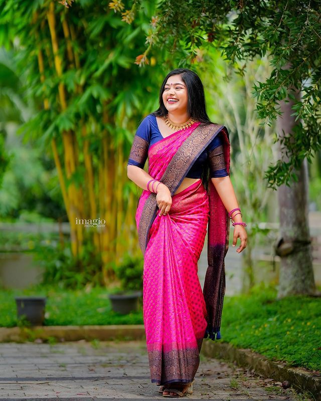 Exuberant Dark Pink Soft Silk Saree With Unequalled Blouse Piece