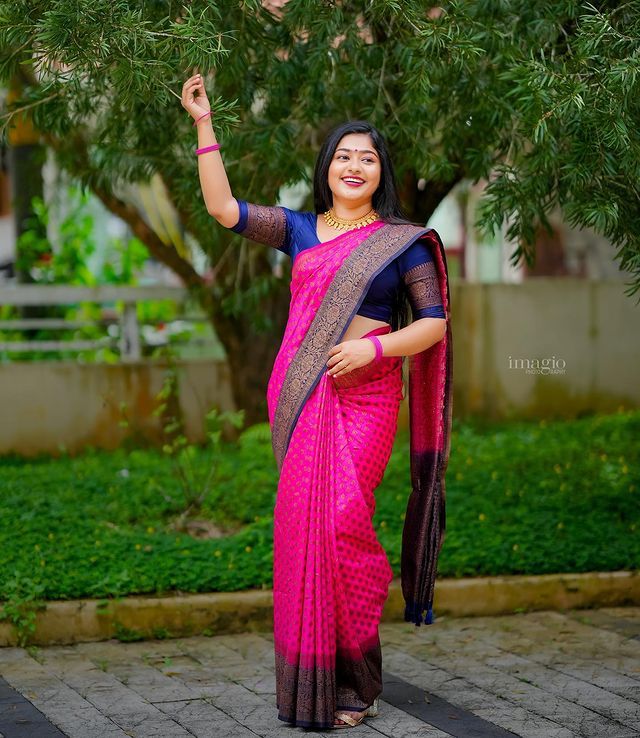 Exuberant Dark Pink Soft Silk Saree With Unequalled Blouse Piece