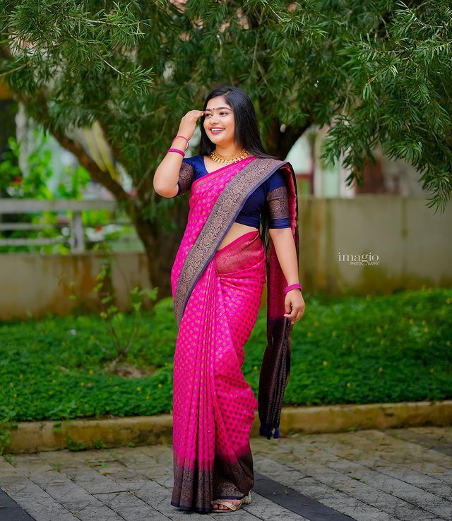 Exuberant Dark Pink Soft Silk Saree With Unequalled Blouse Piece