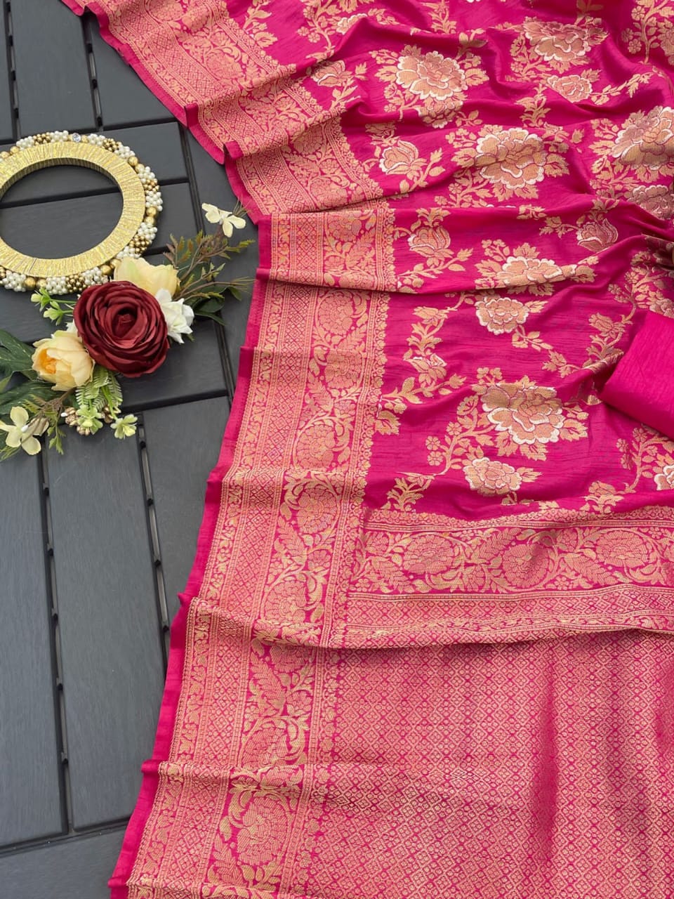 Mesmerising Dark Pink Soft Banarasi Silk Saree With Invaluable Blouse Piece