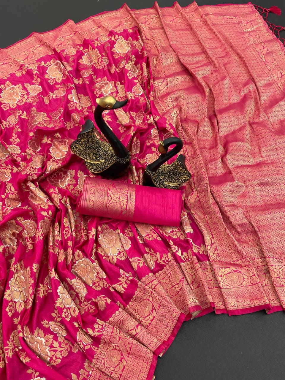 Mesmerising Dark Pink Soft Banarasi Silk Saree With Invaluable Blouse Piece