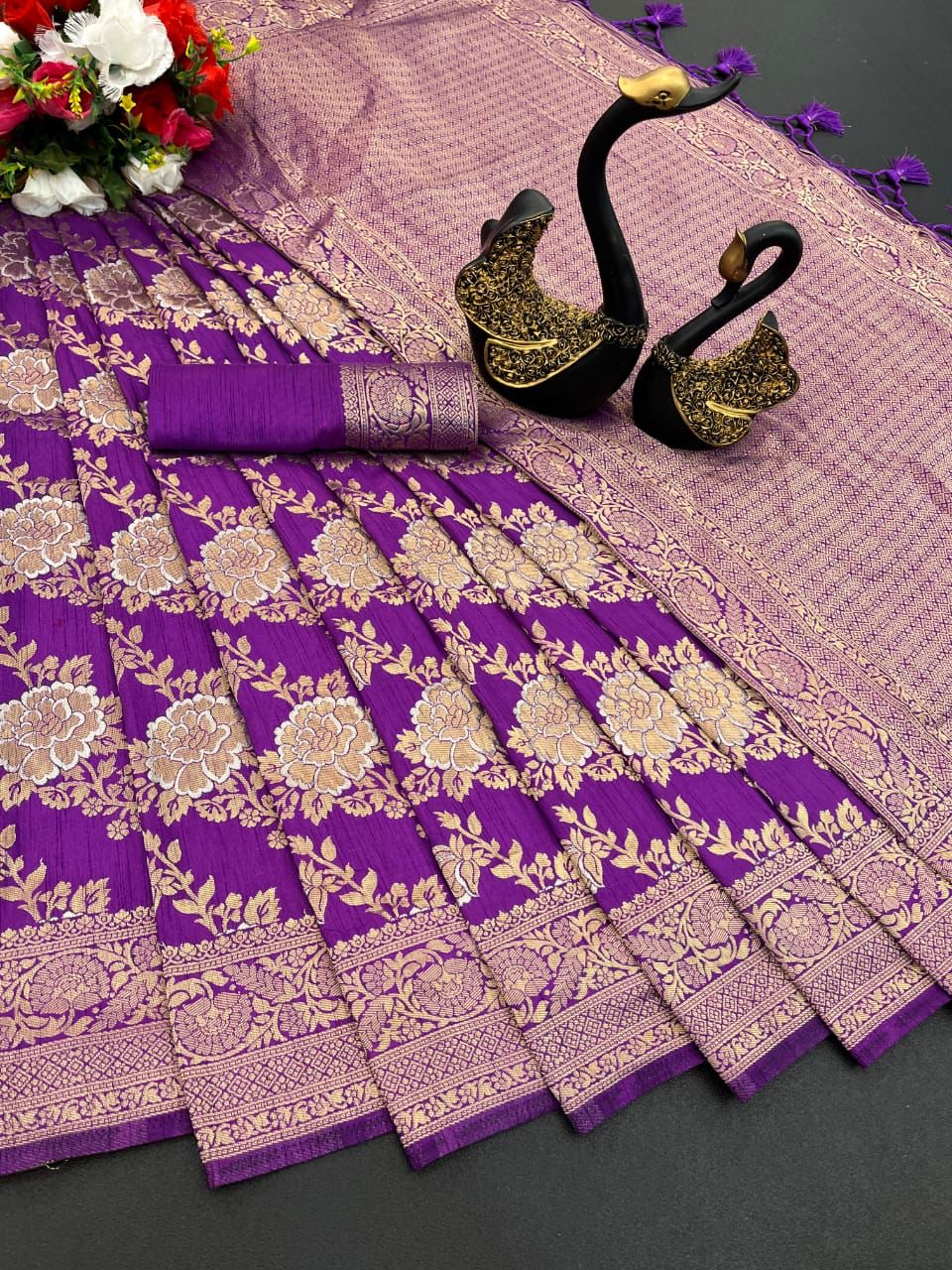 Captivating Purple Soft Banarasi Silk Saree With Ravishing Blouse Piece