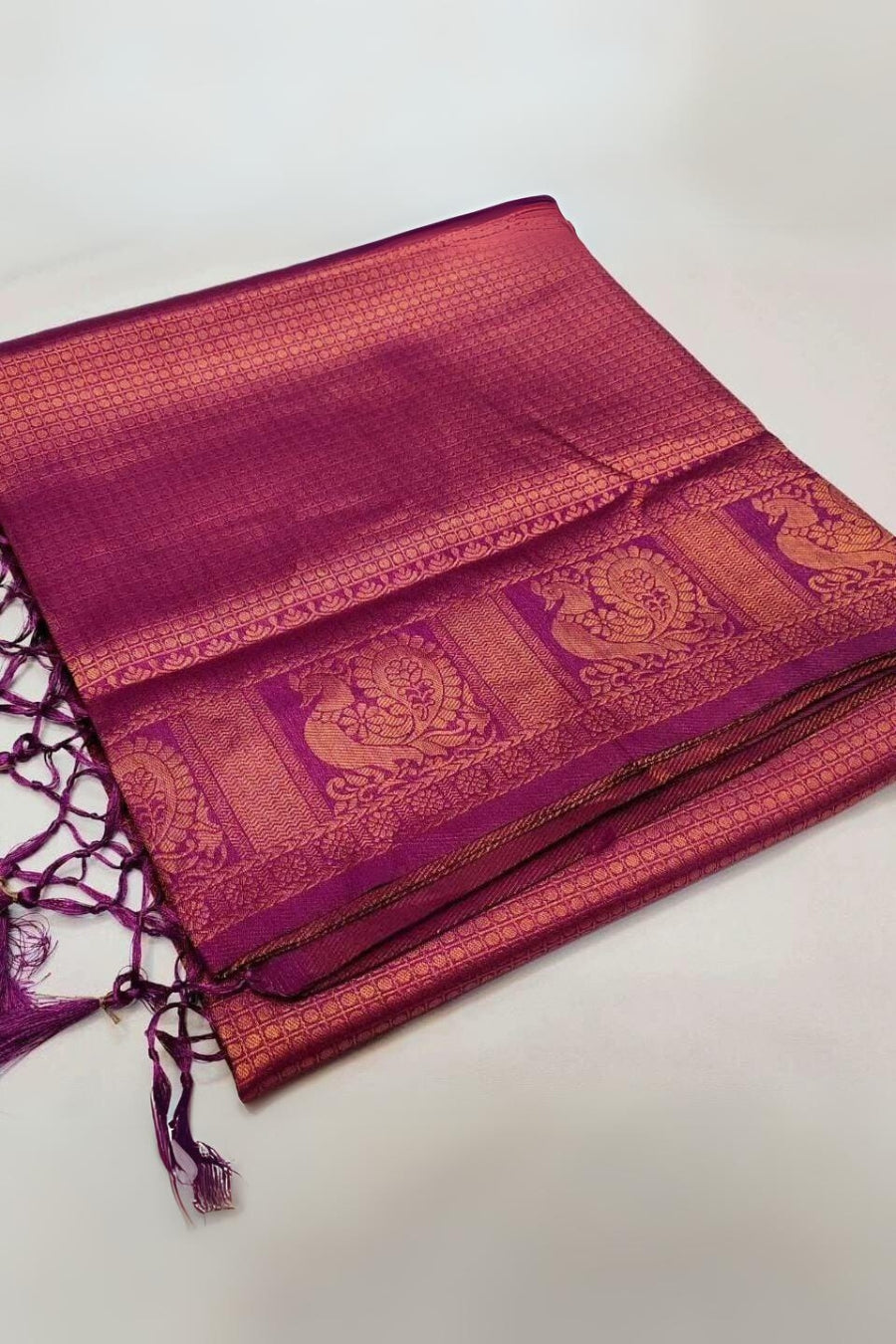 Gratifying Purple Kanjivaram Silk Saree With Conflate Blouse Piece