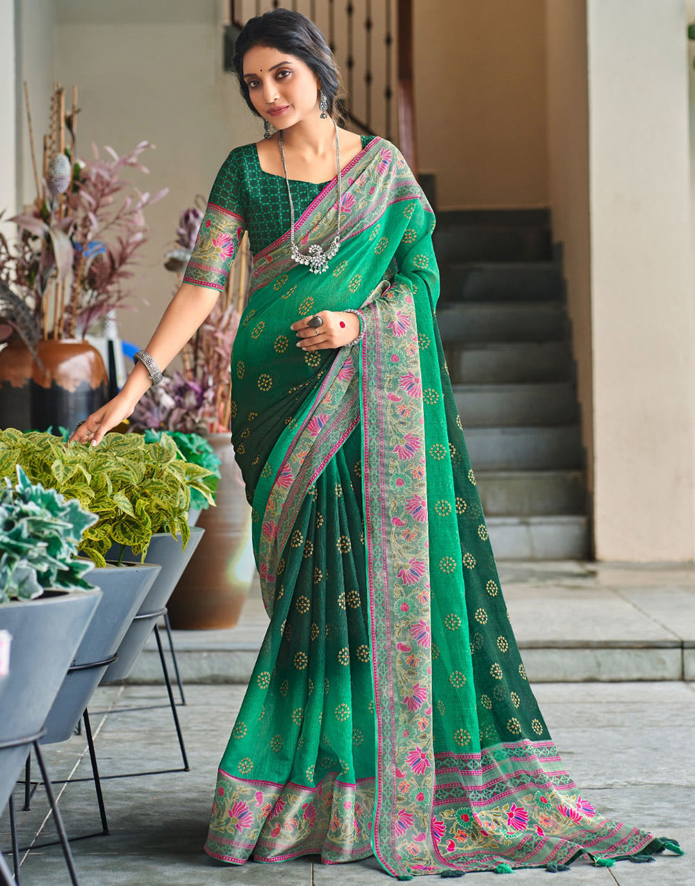 Green Linen Saree With Printed Work