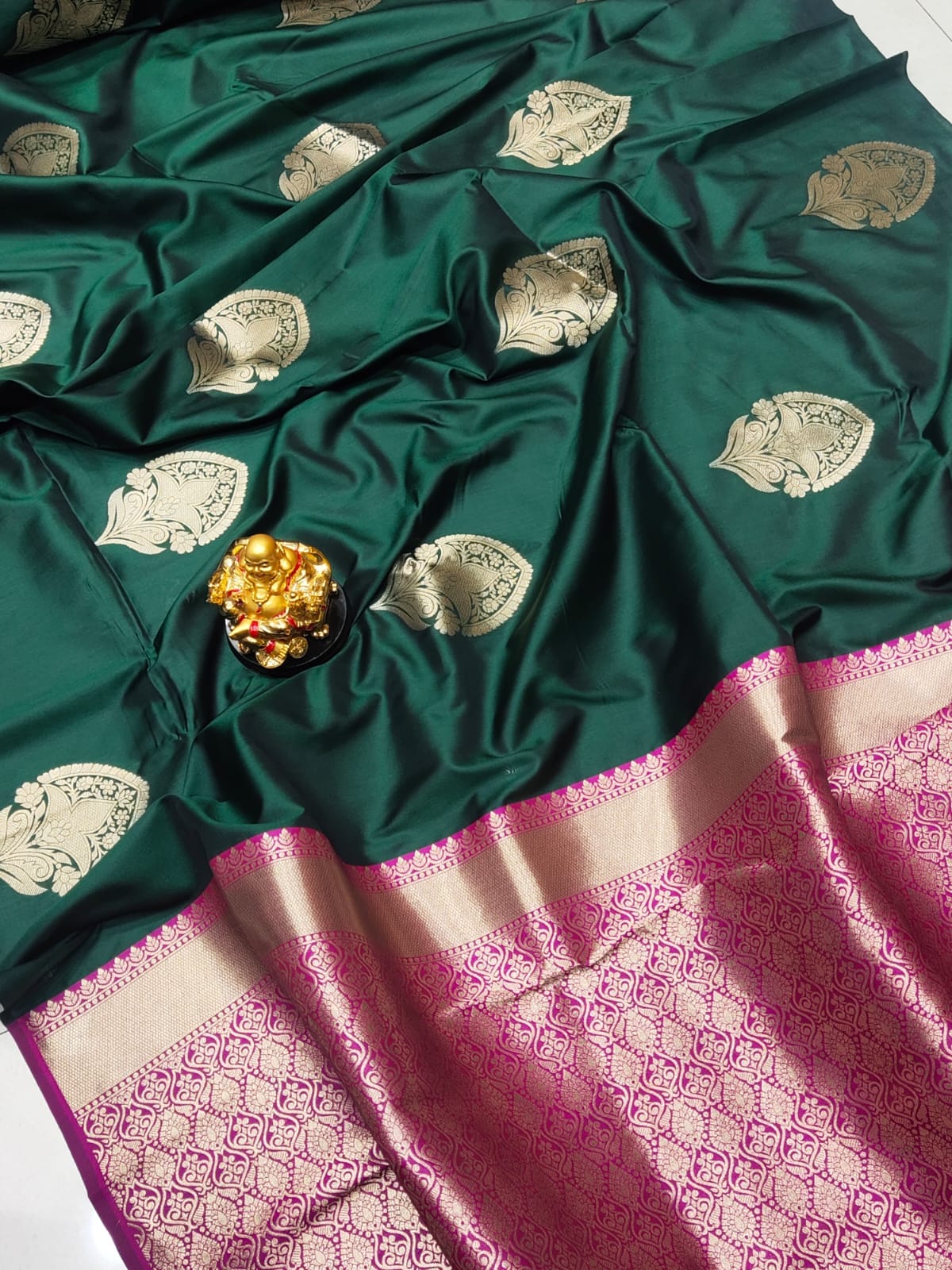 Elegant Dark Green Soft Banarasi Silk Saree With Fancifull Blouse Piece