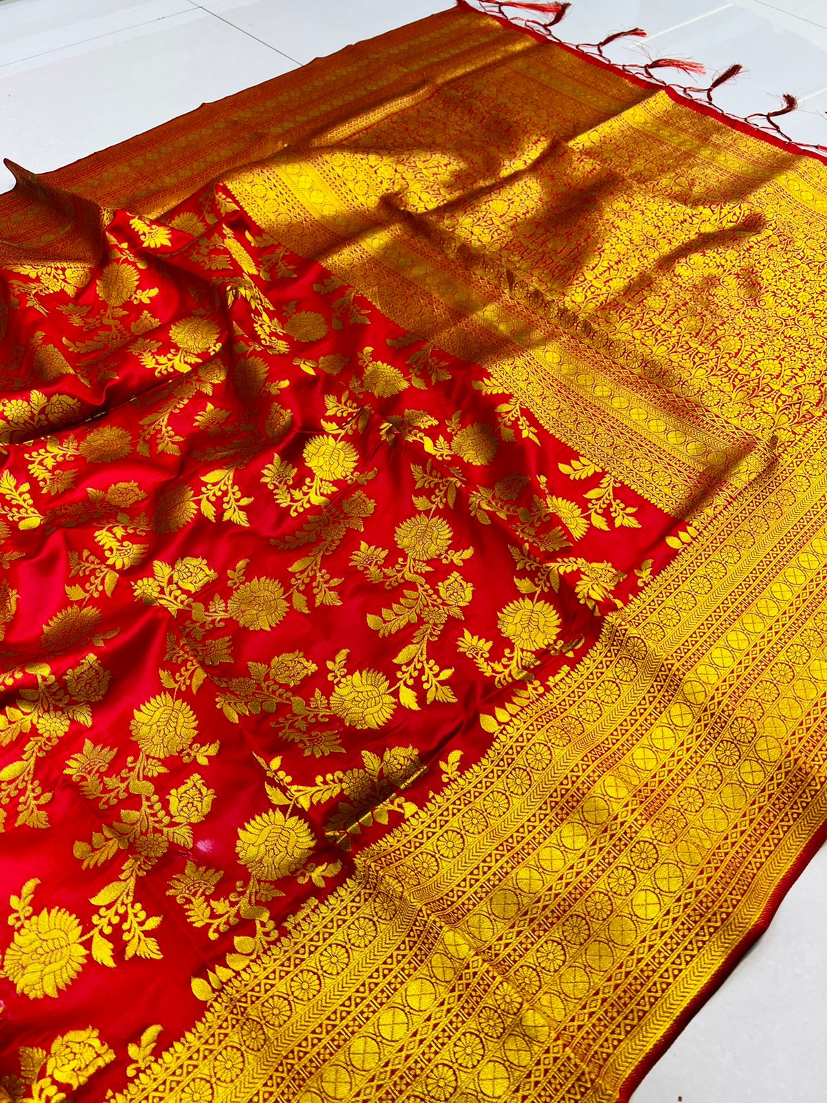 Charming Red Banarasi Silk Saree With Adorable Blouse Piece