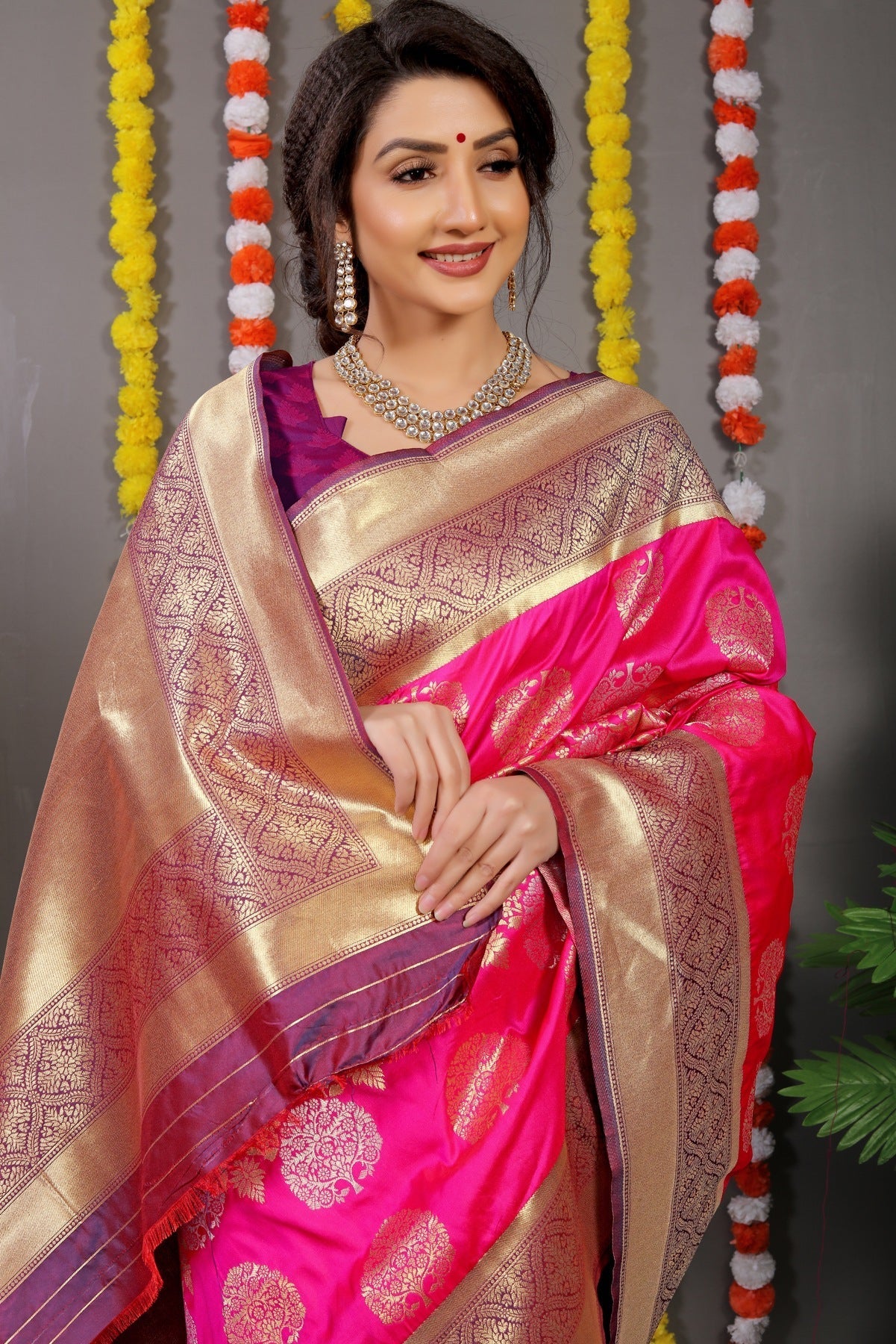 Easy on the eyes Dark Pink Banarasi Silk Saree With Comely Blouse Piece