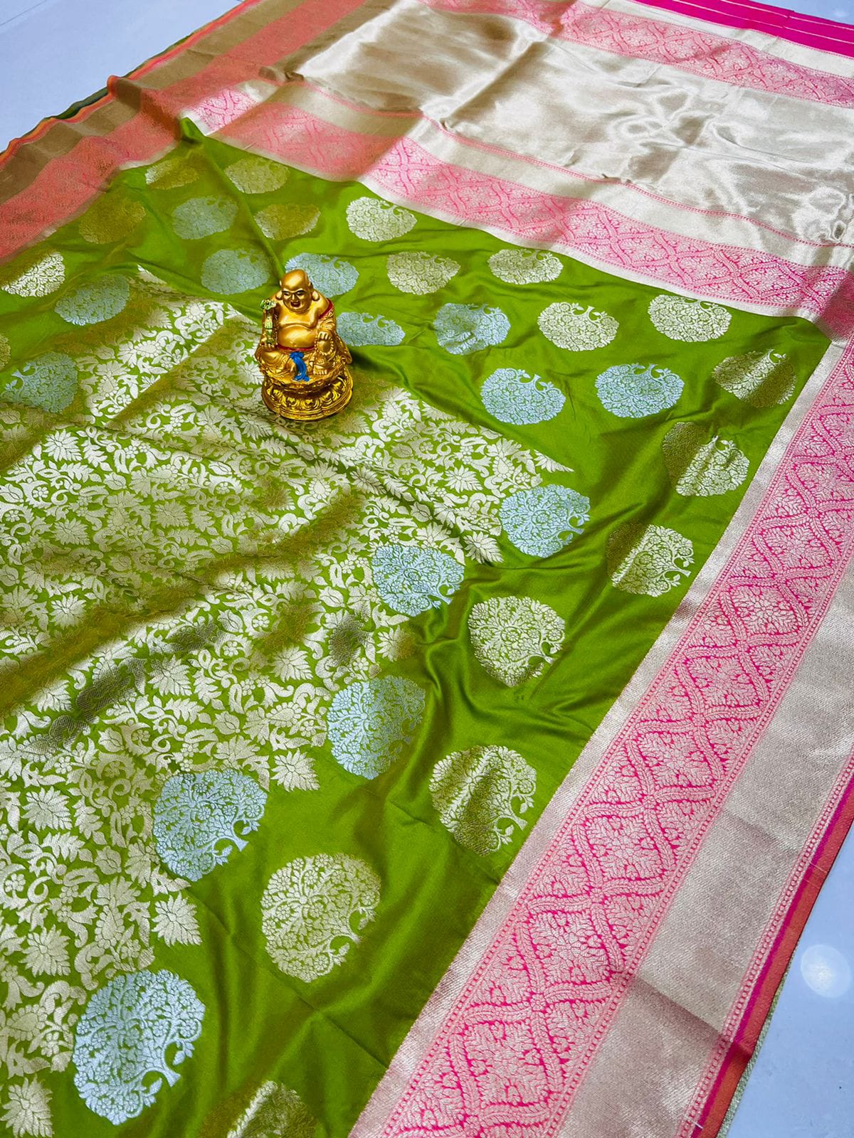 Exuberant Green Banarasi Silk Saree With Comely Blouse Piece