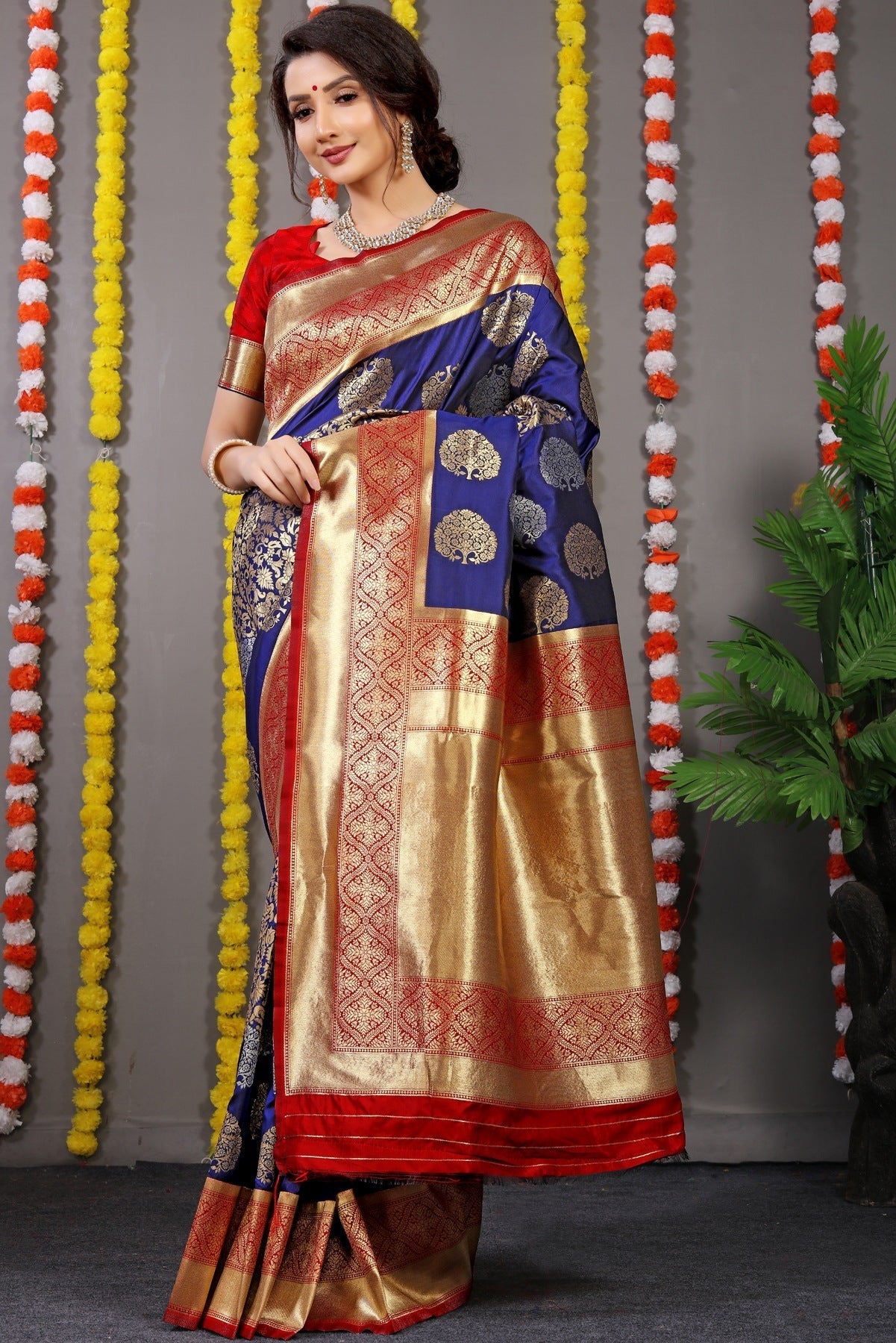 Improbable Navy Blue Kanjivaram Silk Saree With Comely Blouse Piece