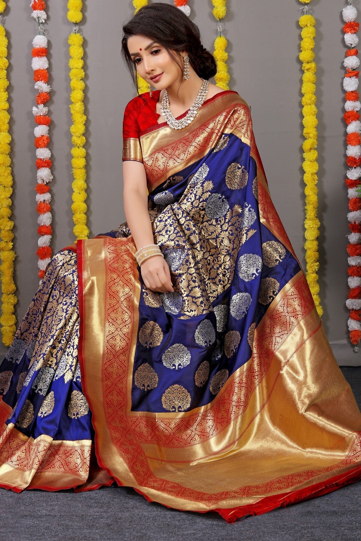 Improbable Navy Blue Kanjivaram Silk Saree With Comely Blouse Piece