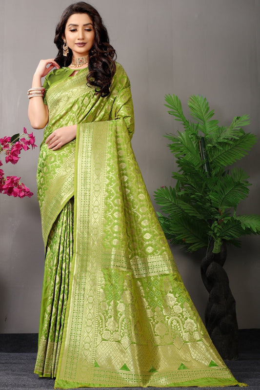 Beautiful Green Banarasi Silk Saree With Fairytale Blouse Piece