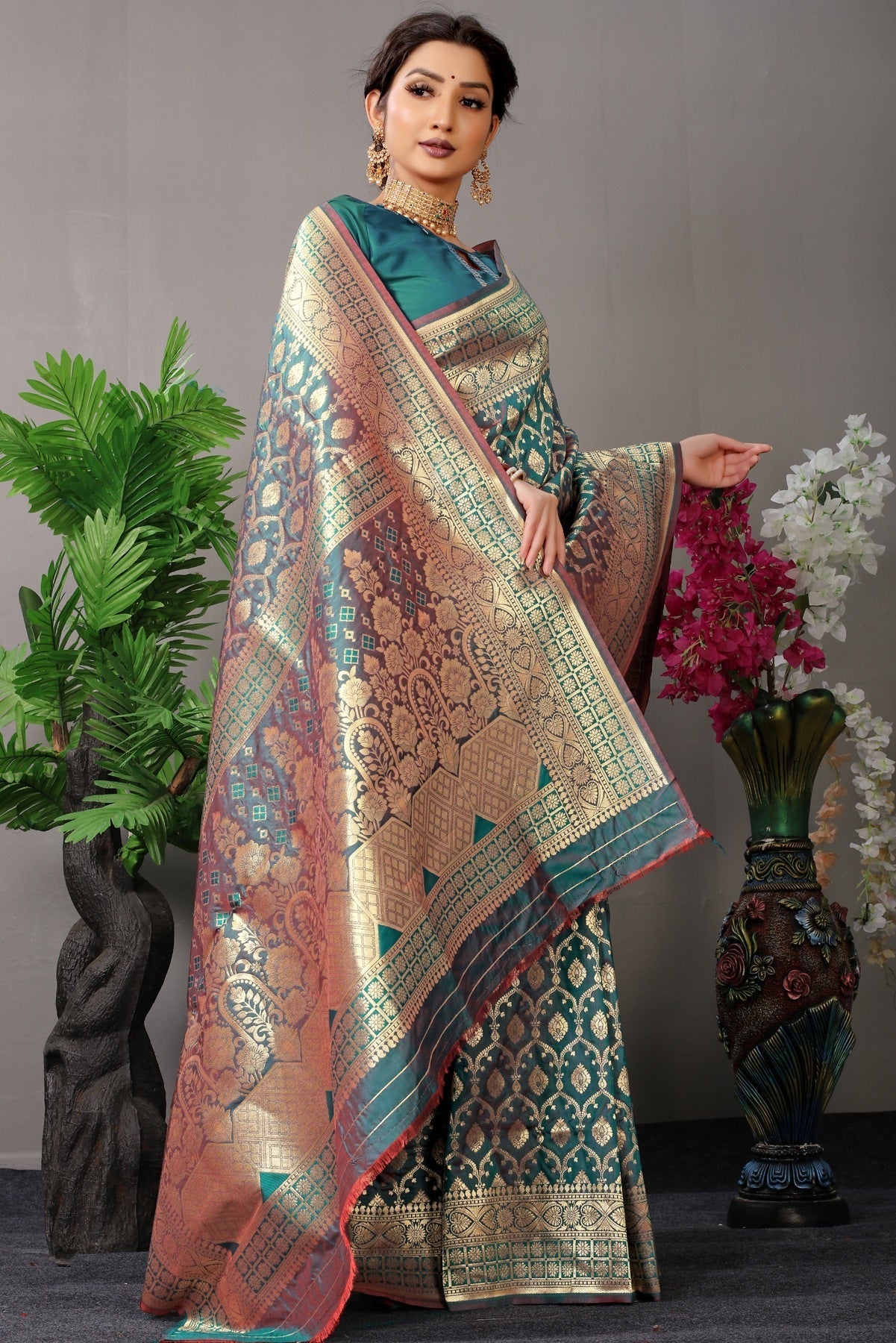 Intricate Rama Banarasi Silk Saree With Fairytale Blouse Piece