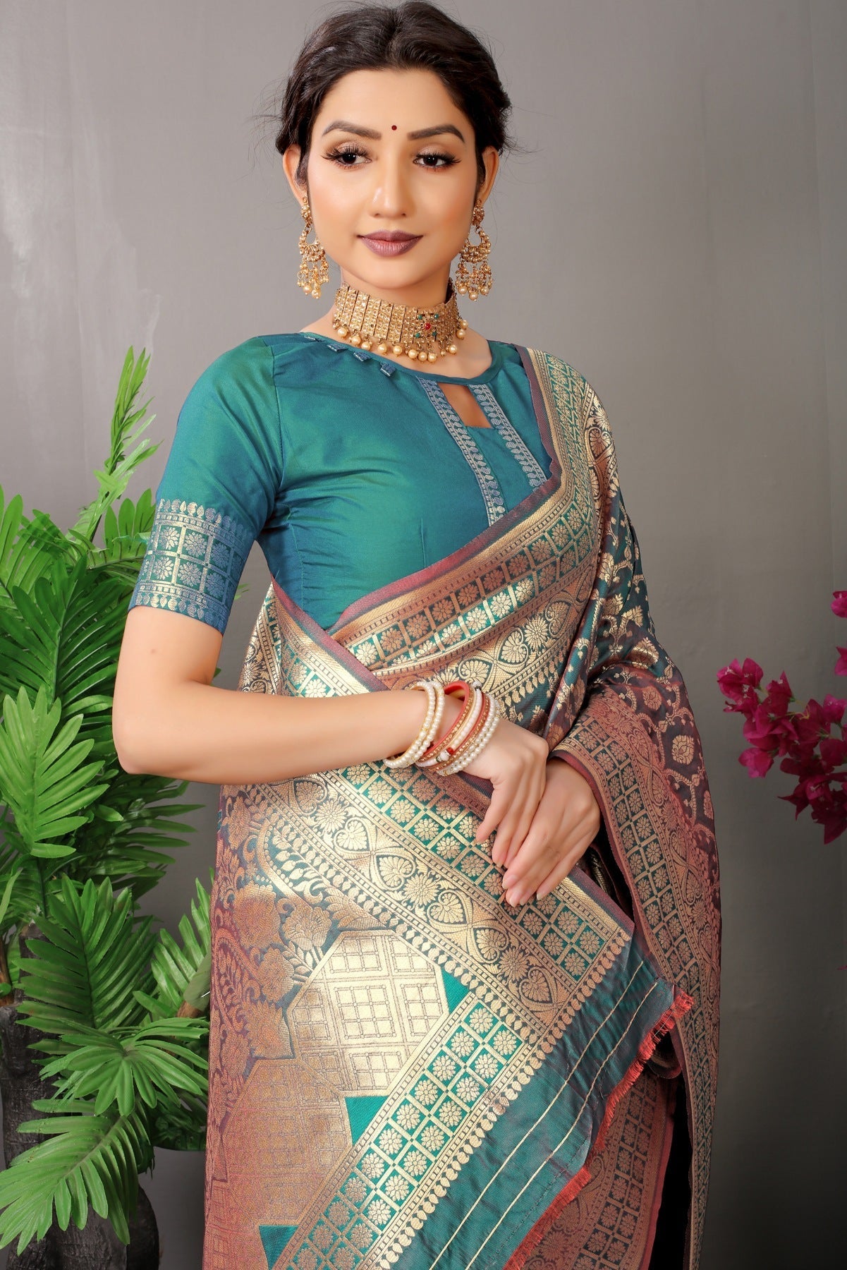 Intricate Rama Banarasi Silk Saree With Fairytale Blouse Piece