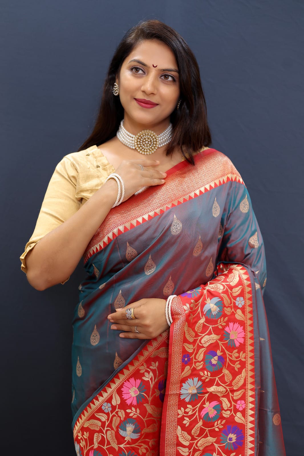 Exquisite Rama Paithani Silk Saree With Luminous Blouse Piece