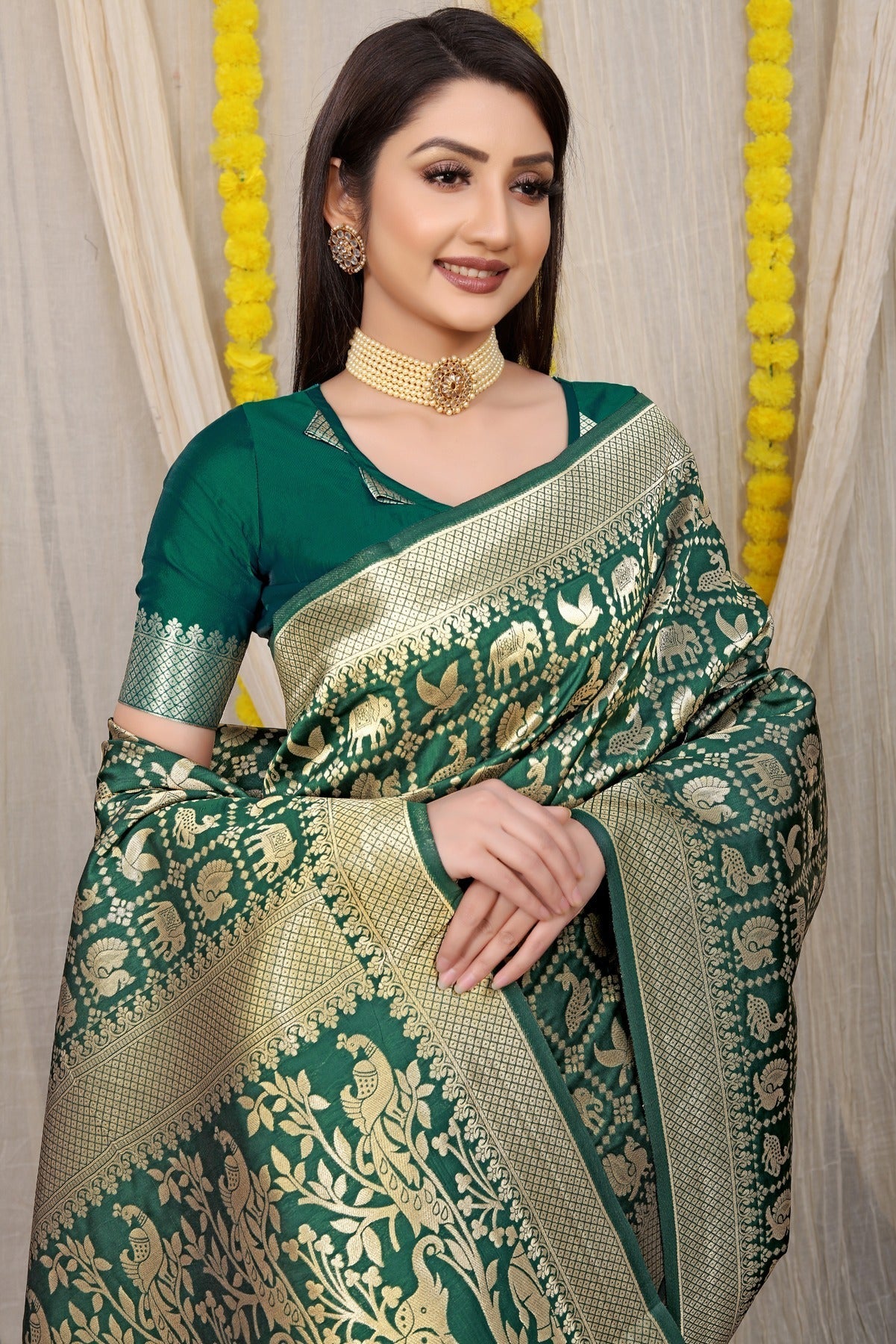 Jazzy Green Banarasi Silk Saree With Sensational Blouse Piece