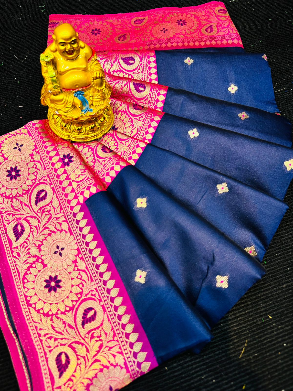 Beautiful Navy Blue Banarasi Silk Saree With Demanding Blouse Piece