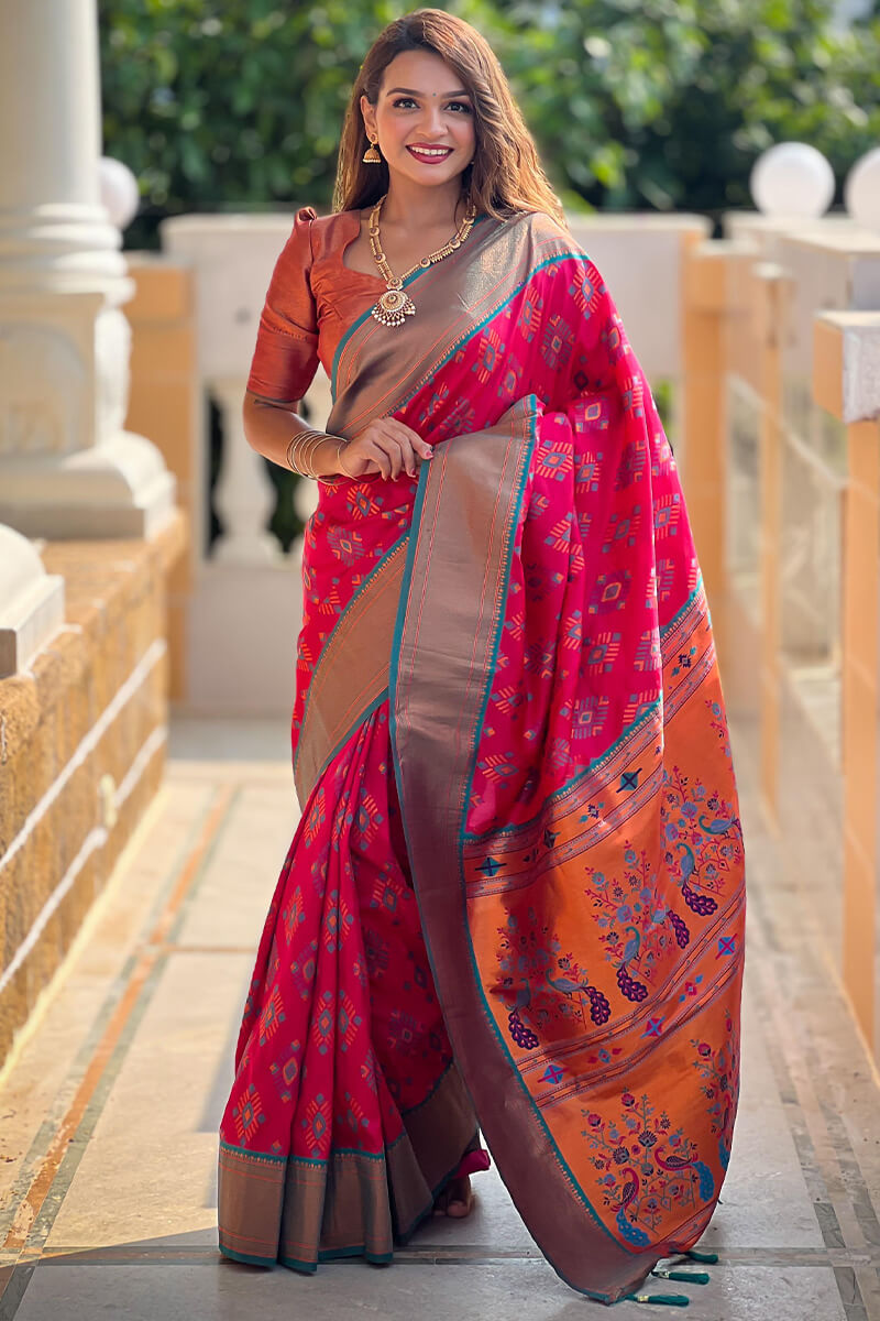 Gratifying Dark Pink Paithani Silk Saree With Smart Blouse Piece