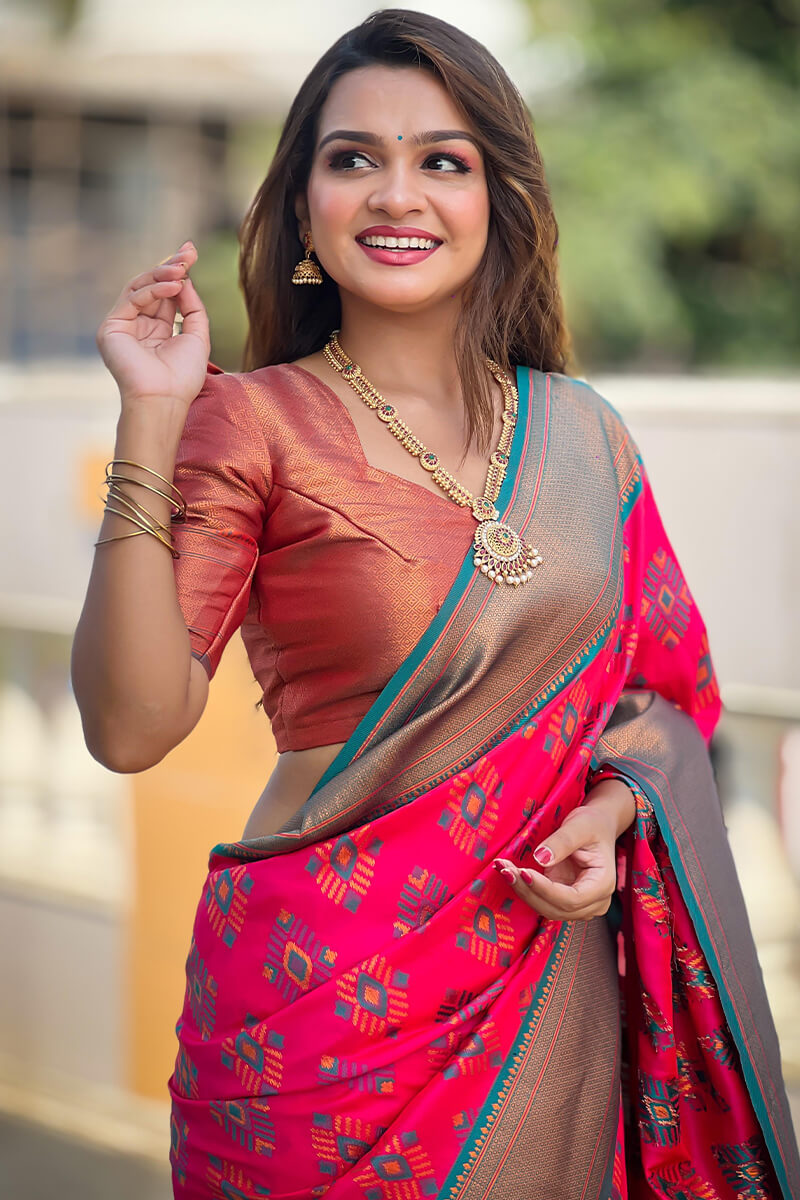 Gratifying Dark Pink Paithani Silk Saree With Smart Blouse Piece