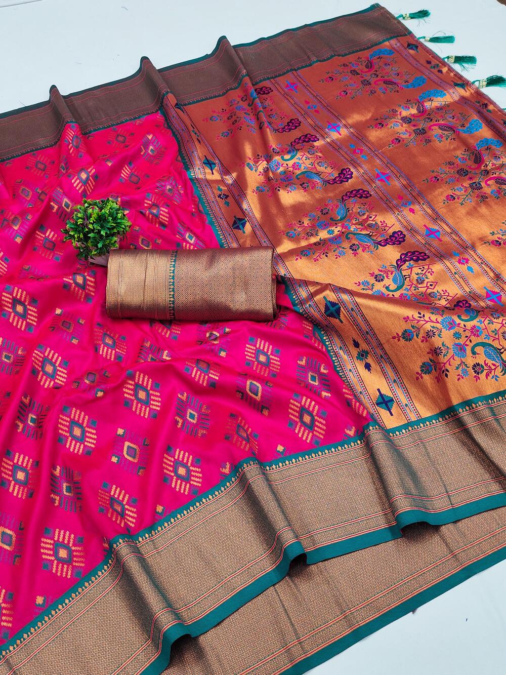 Gratifying Dark Pink Paithani Silk Saree With Smart Blouse Piece