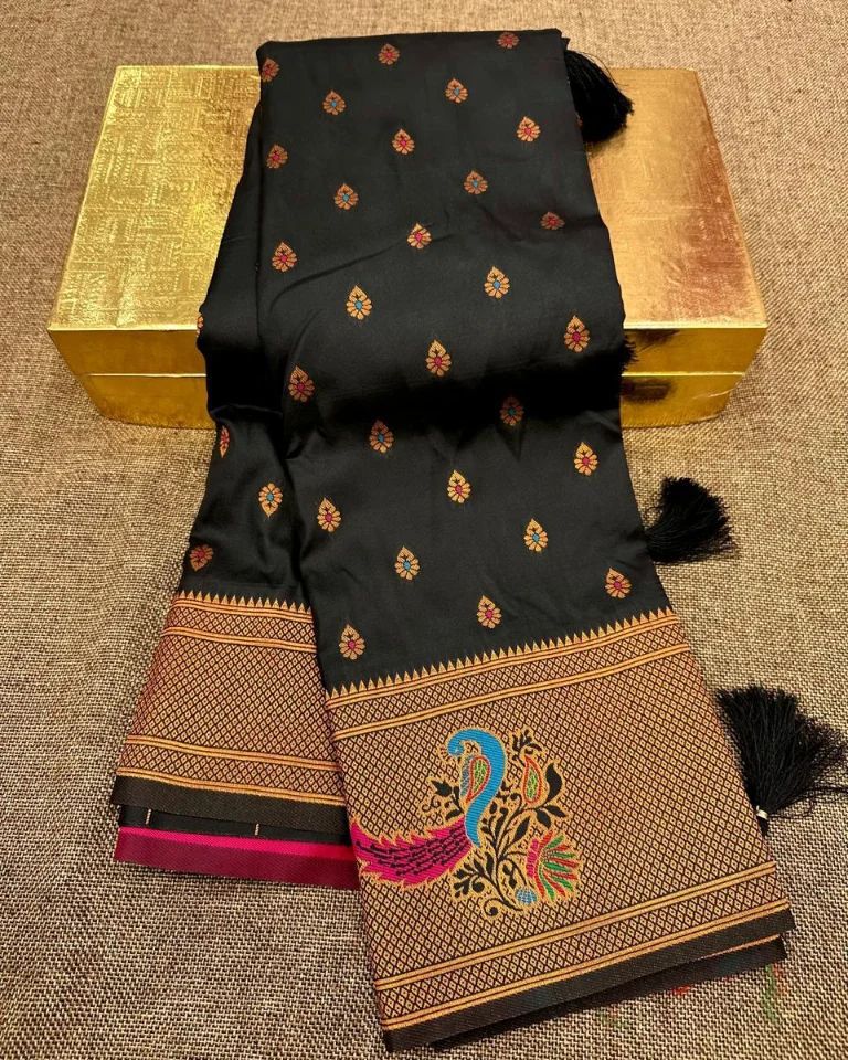 Extraordinary Black Paithani Silk Saree With Mesmerising Blouse Piece