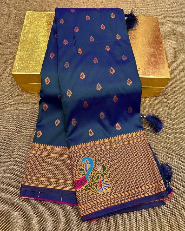 Fancifull Navy Blue Paithani Silk Saree With Glorious Blouse Piece