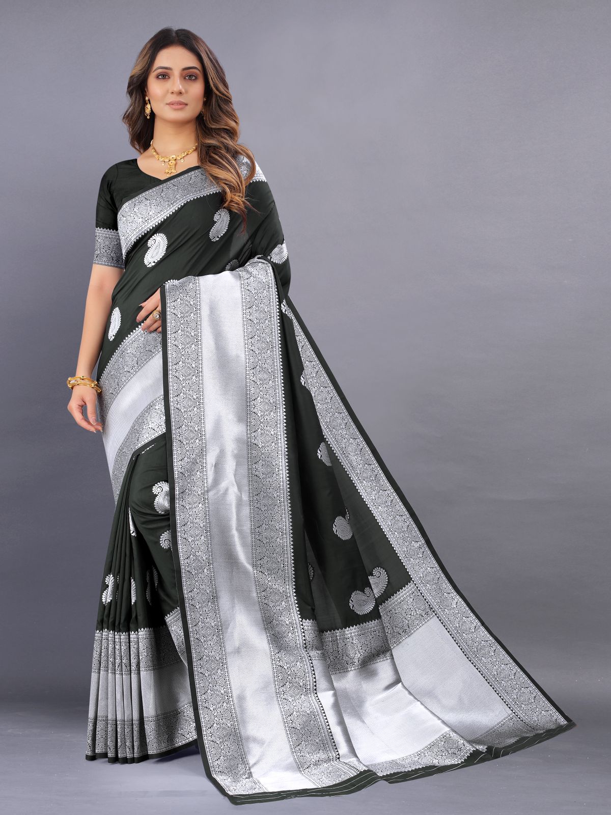 Mesmeric Black Banarasi Silk Saree With Adorabel Blouse Piece