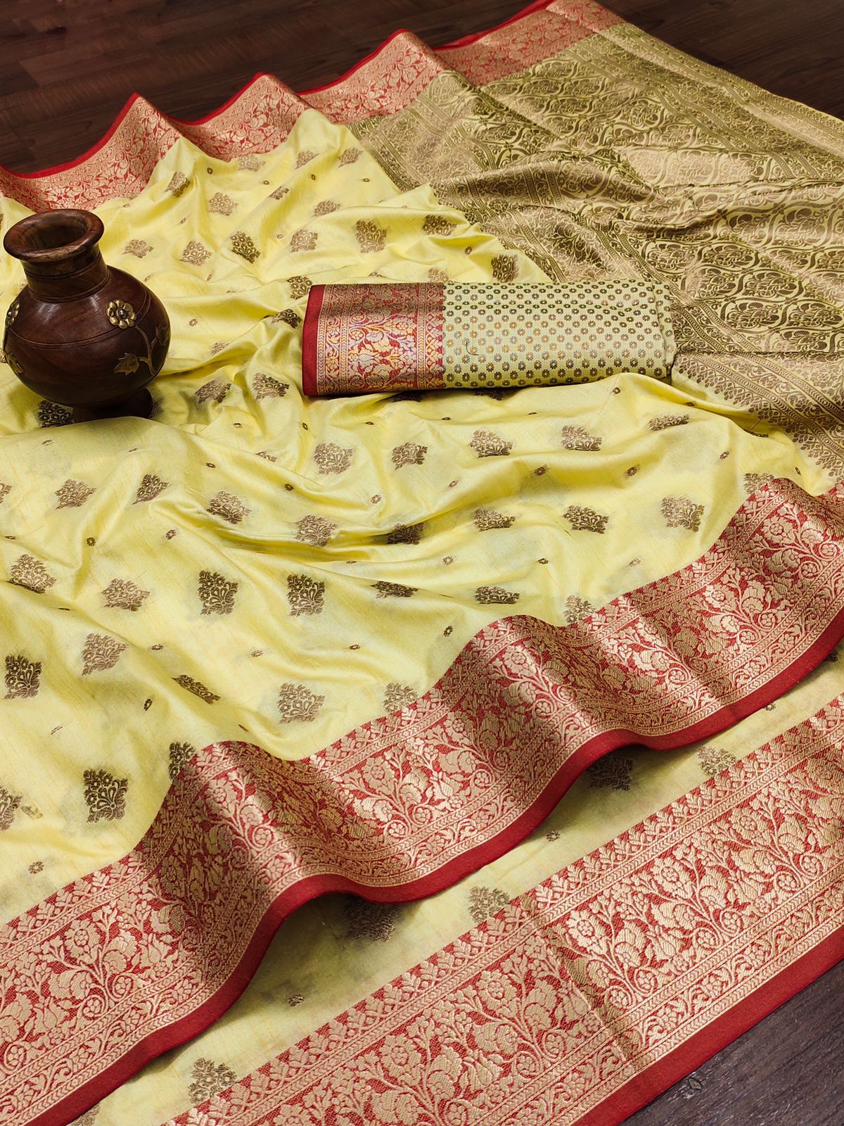 Desultory Yellow Banarasi Silk Saree With Lovely Blouse Piece