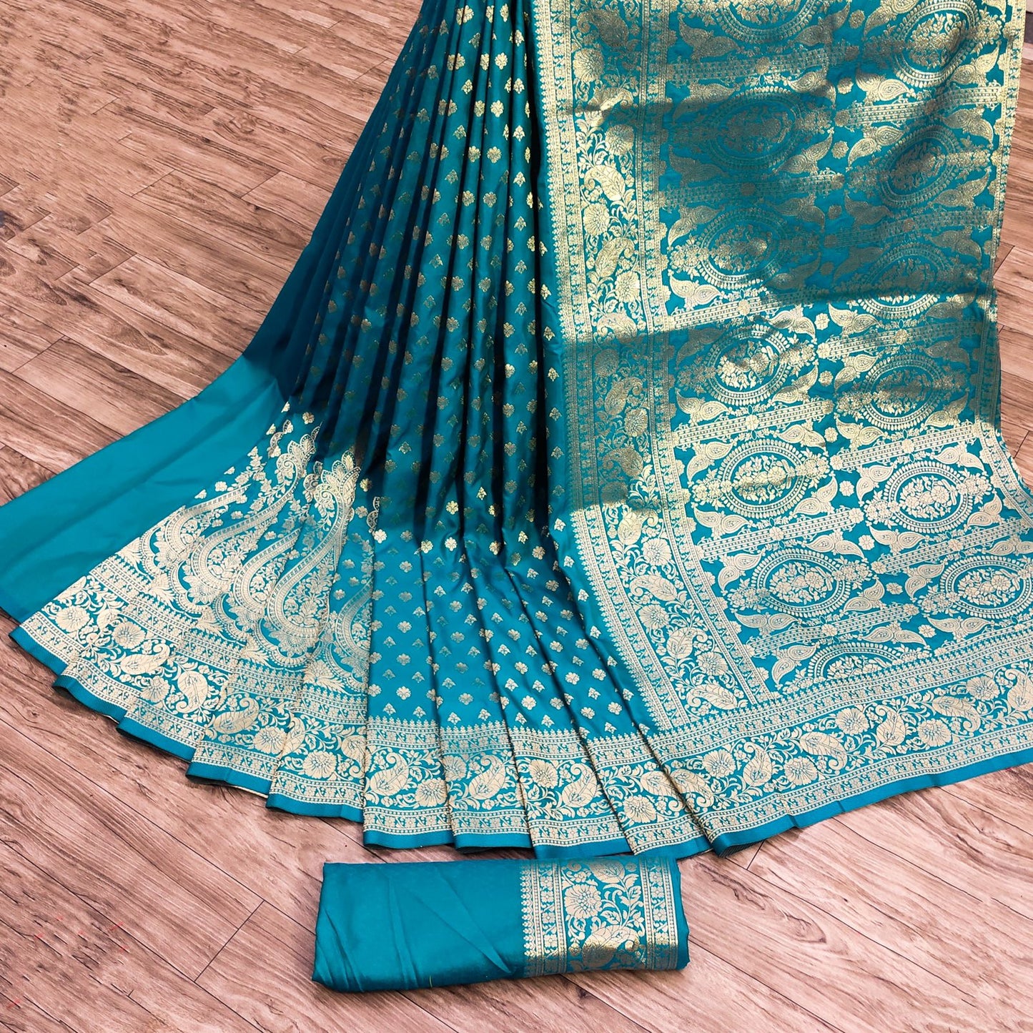 Delightful Firozi Banarasi Silk Saree With Panoply Blouse Piece