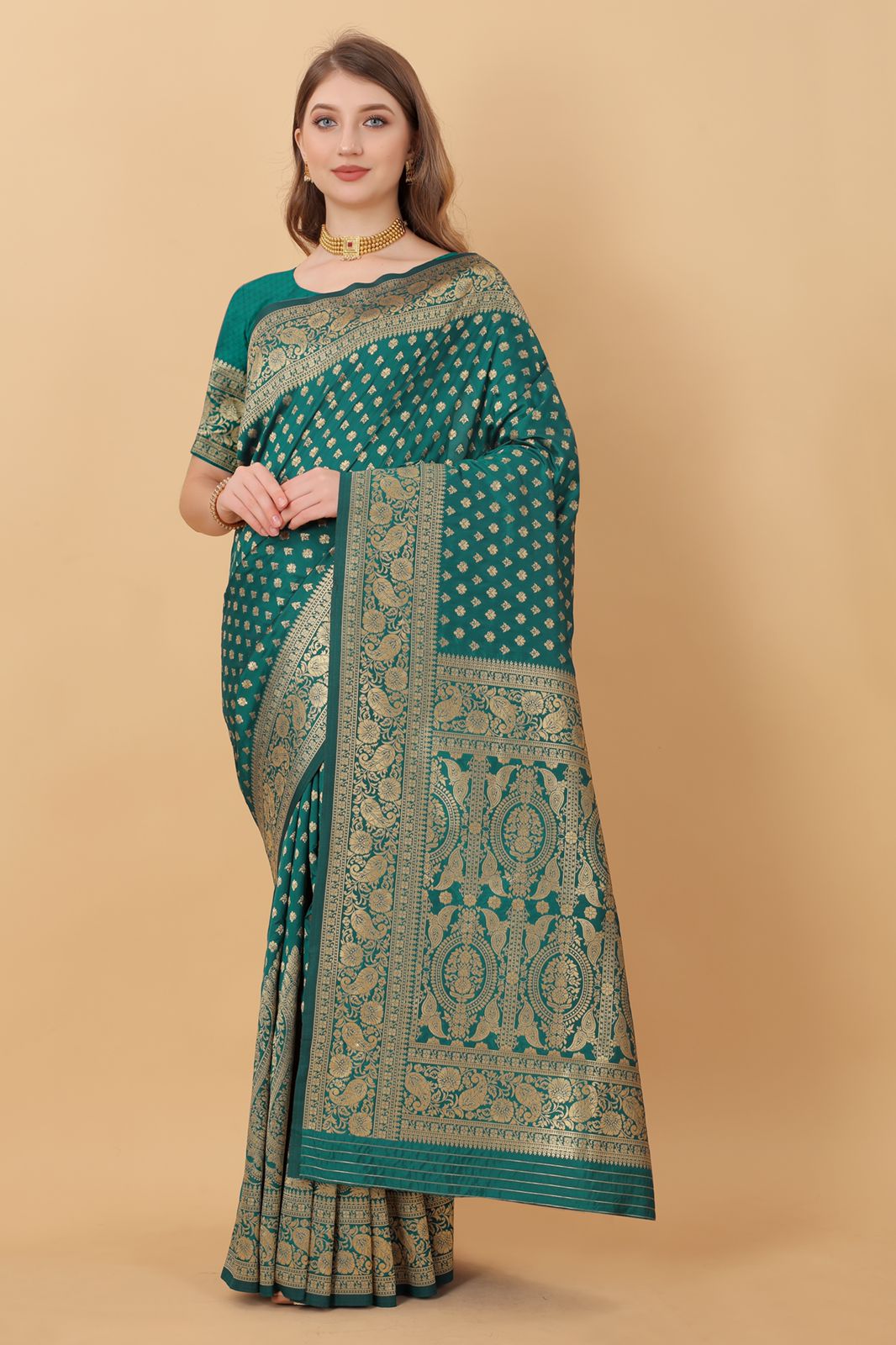 Desirable Rama Banarasi Silk Saree With Panoply Blouse Piece