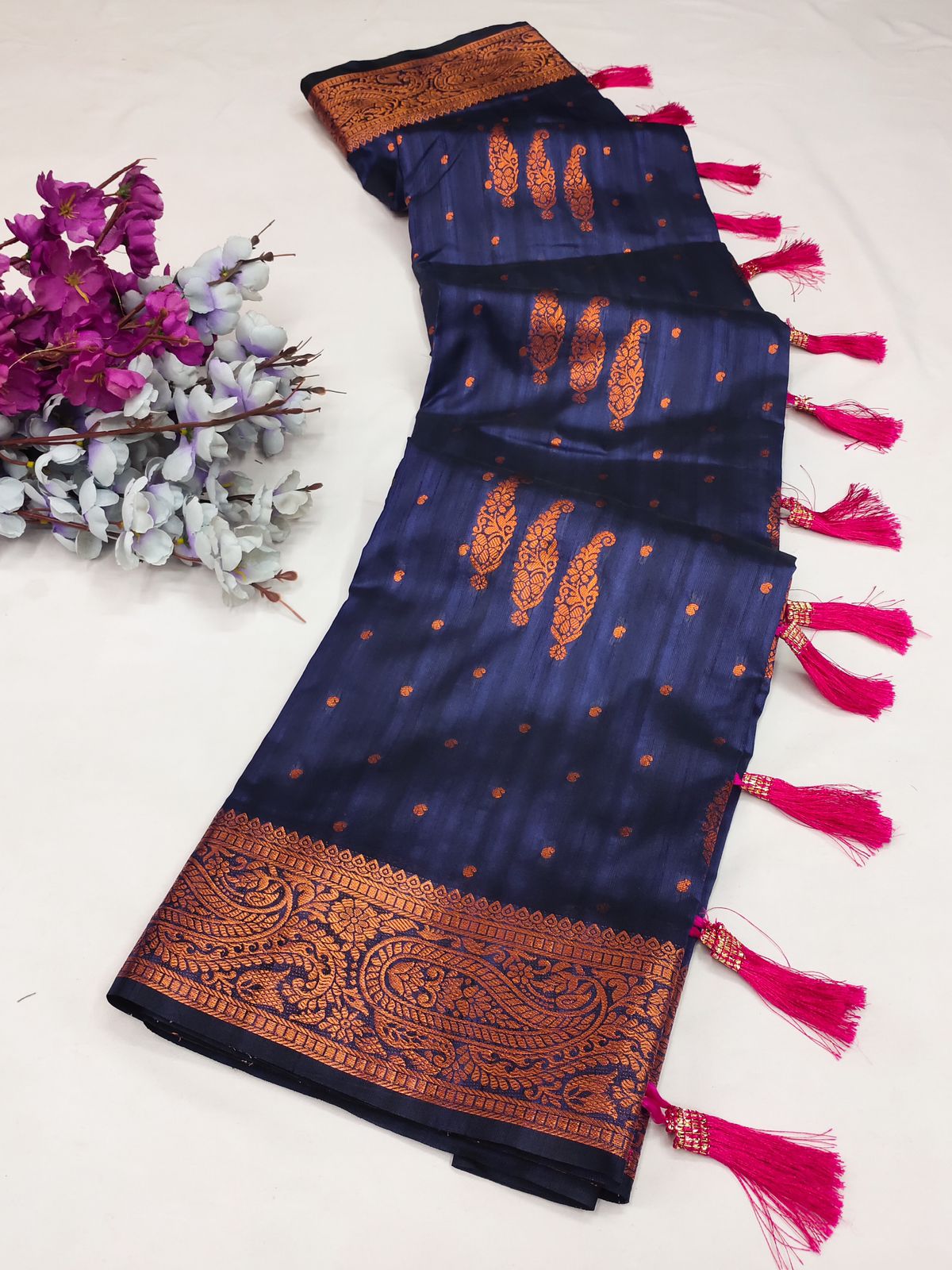 Breathtaking Navy Blue Soft Banarasi Silk Saree With Incomparable Blouse Piece