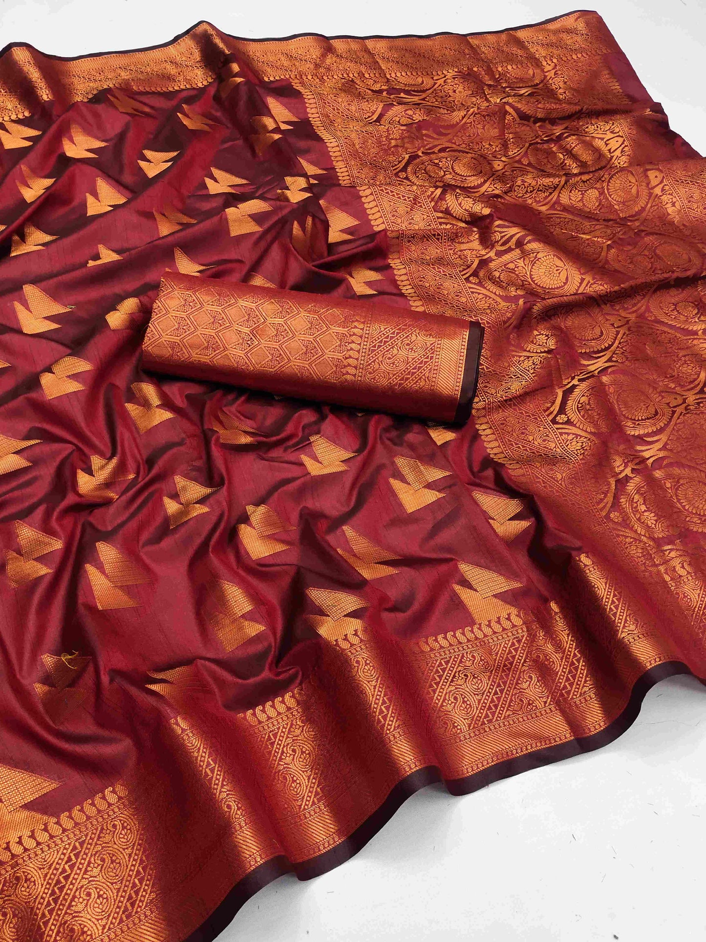 Gratifying Maroon Banarasi Silk Saree With Forbearance Blouse Piece