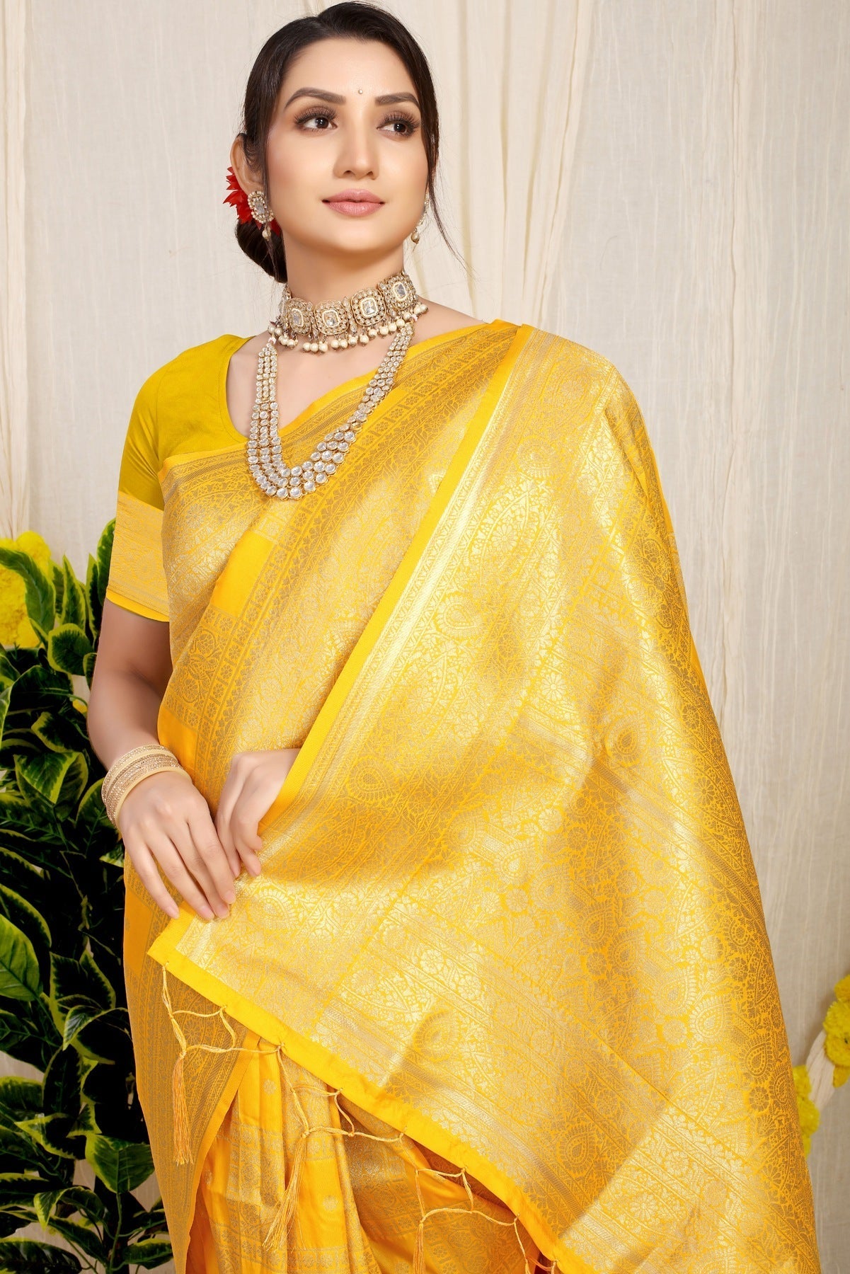 Eye-catching Yellow Kanjivaram Silk Saree With Glittering Blouse Piece