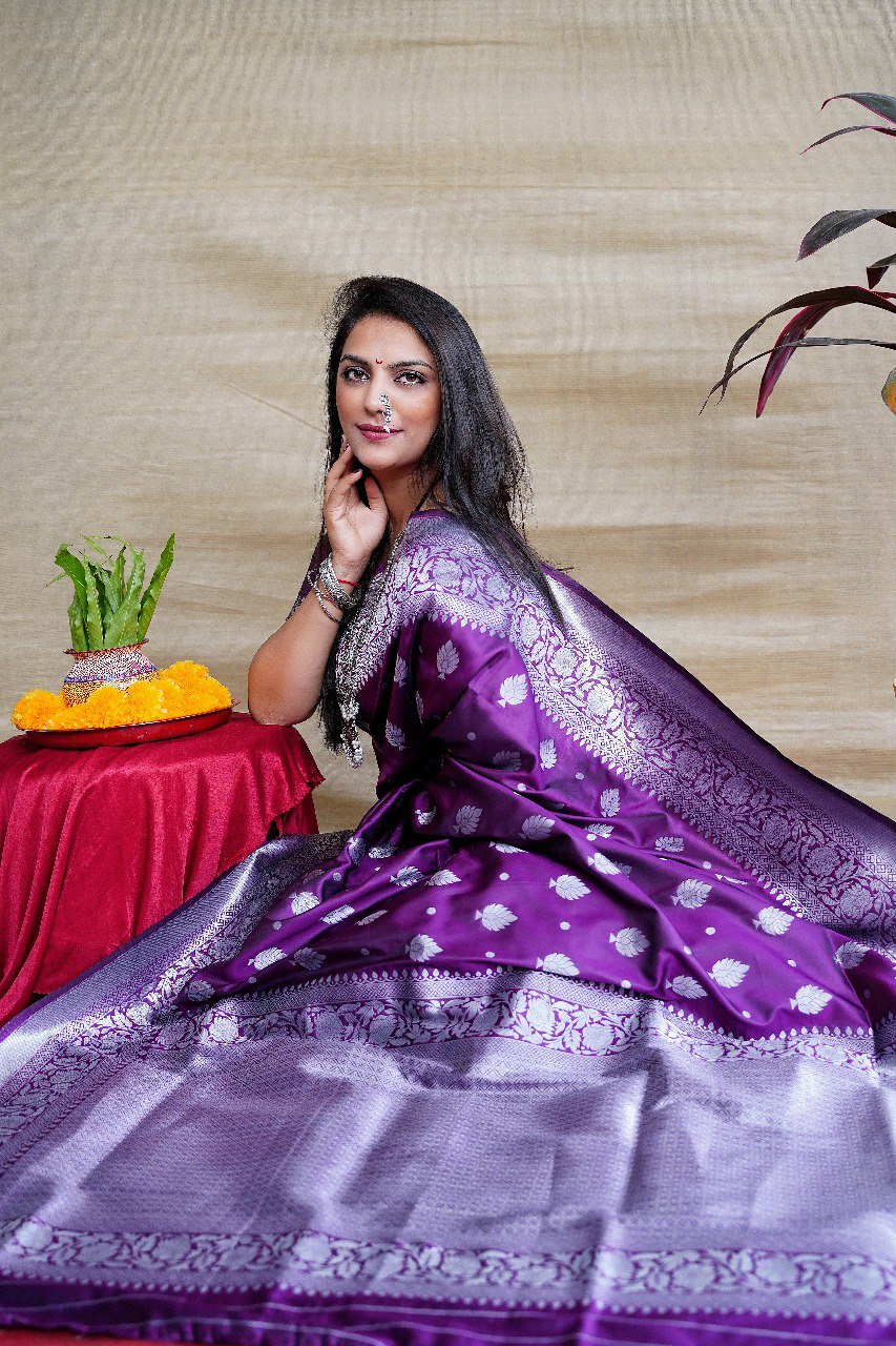 Incomparable Purple Banarasi Silk Saree With Symmetrical Blouse Piece