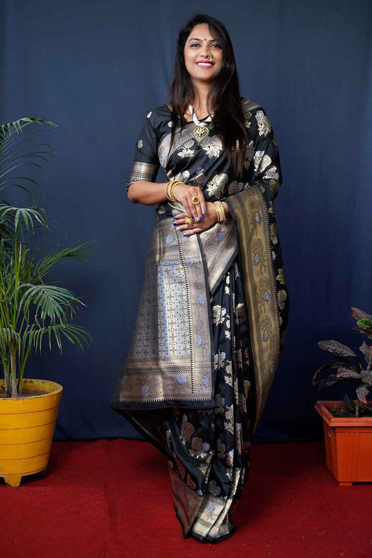 Adorning Black Kanjivaram Silk Saree With Glittering Blouse Piece