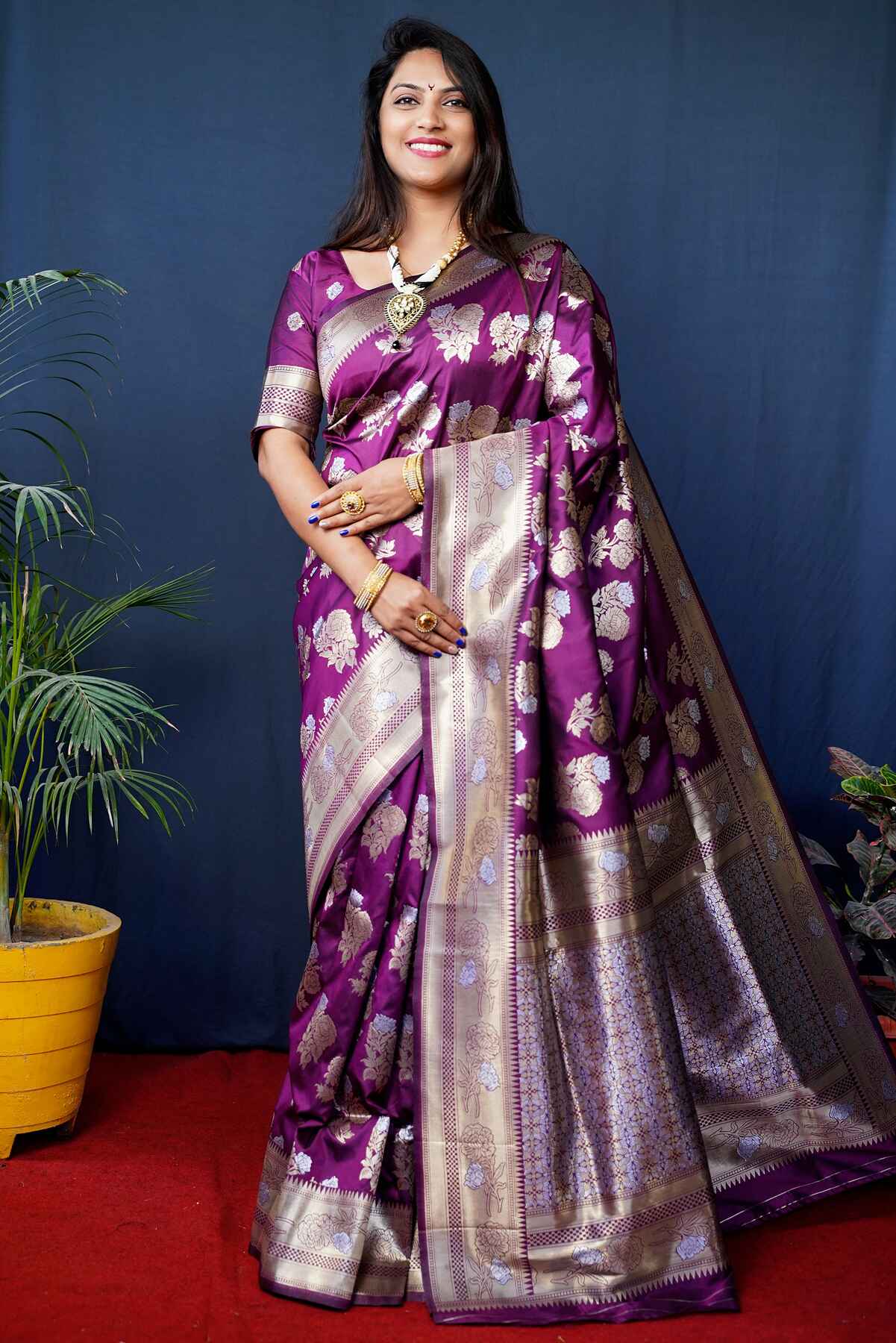 Exquisite Purple Kanjivaram Silk Saree With Glittering Blouse Piece