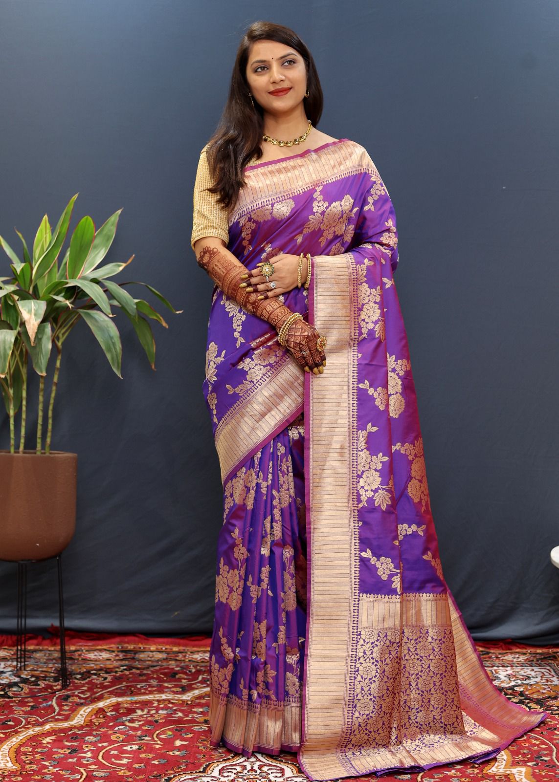 Dissemble Purple Soft Banarasi Silk Saree With Pulsating Blouse Piece