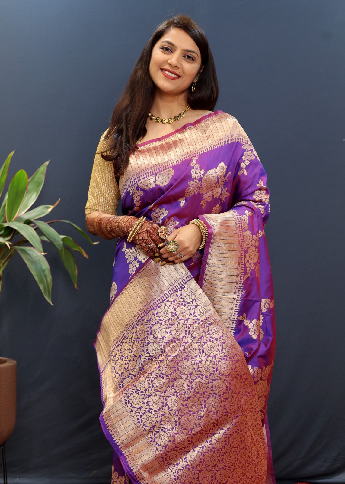 Dissemble Purple Soft Banarasi Silk Saree With Pulsating Blouse Piece